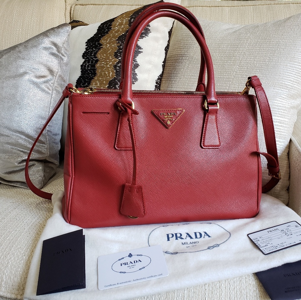 RED PRADA SAFFIANO